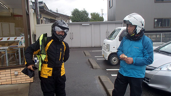 アイスクリーム食べてますが・・・